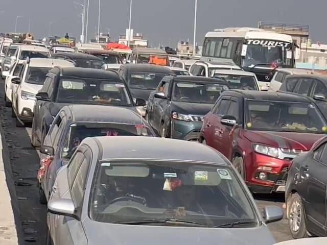 Prayagraj Maha Kumbh Traffic Updates: हर घंटे प्रयाग में आ रही 8 हजार गाड़ियां… स्टेशन और ट्रेनों का भी बुरा हाल