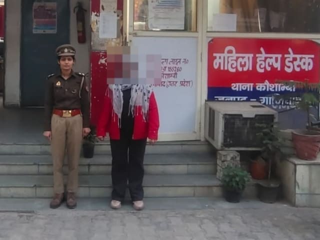 घर में रहती थी बस औरतें, पुलिस ने टेढ़ी की आंख, दारोगा ने खटखटाया दरवाजा, नजारा देख उड़े होश