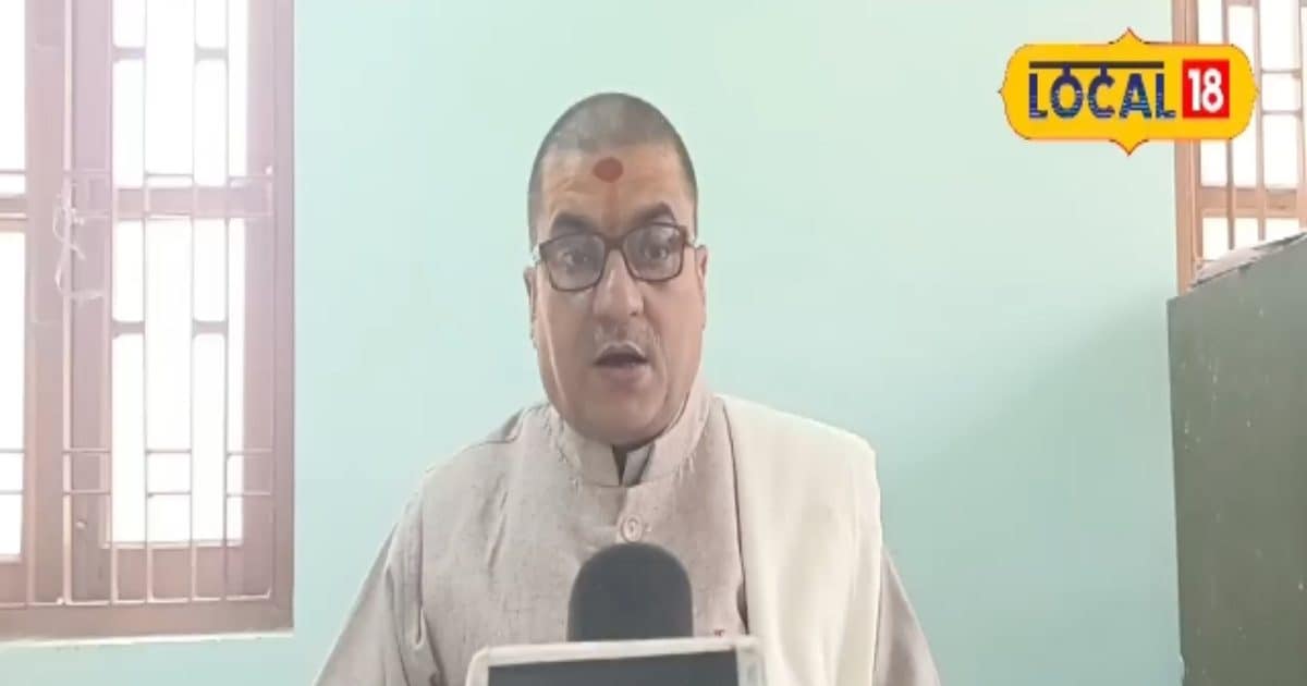Vrishchik Rashifal: आज पारिवारिक सुख मिलेगा, कार्य में आ सकती है रुकावट, करें यह उपाय!
