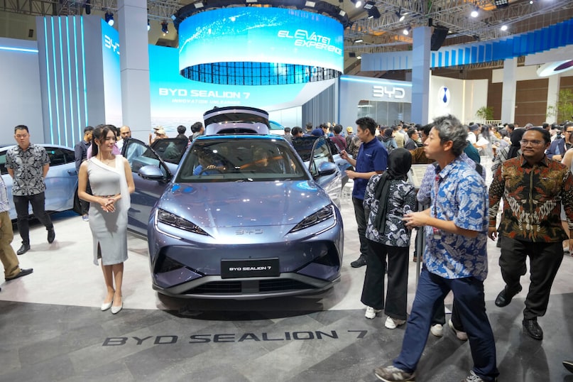 Electric vehicles, EV, Indonesia, International News, World news, Electric cars, Electric motorbikes, Indonesia International Motor Show, इंडोनेशिया इंटरनेशनल मोटर शो, इंडोनेशिया, जकार्ता, इलेक्ट्रिक कारें, इलेक्ट्रिक मोटरबाइक, इलेक्ट्रिक गाड़ी, ईवी