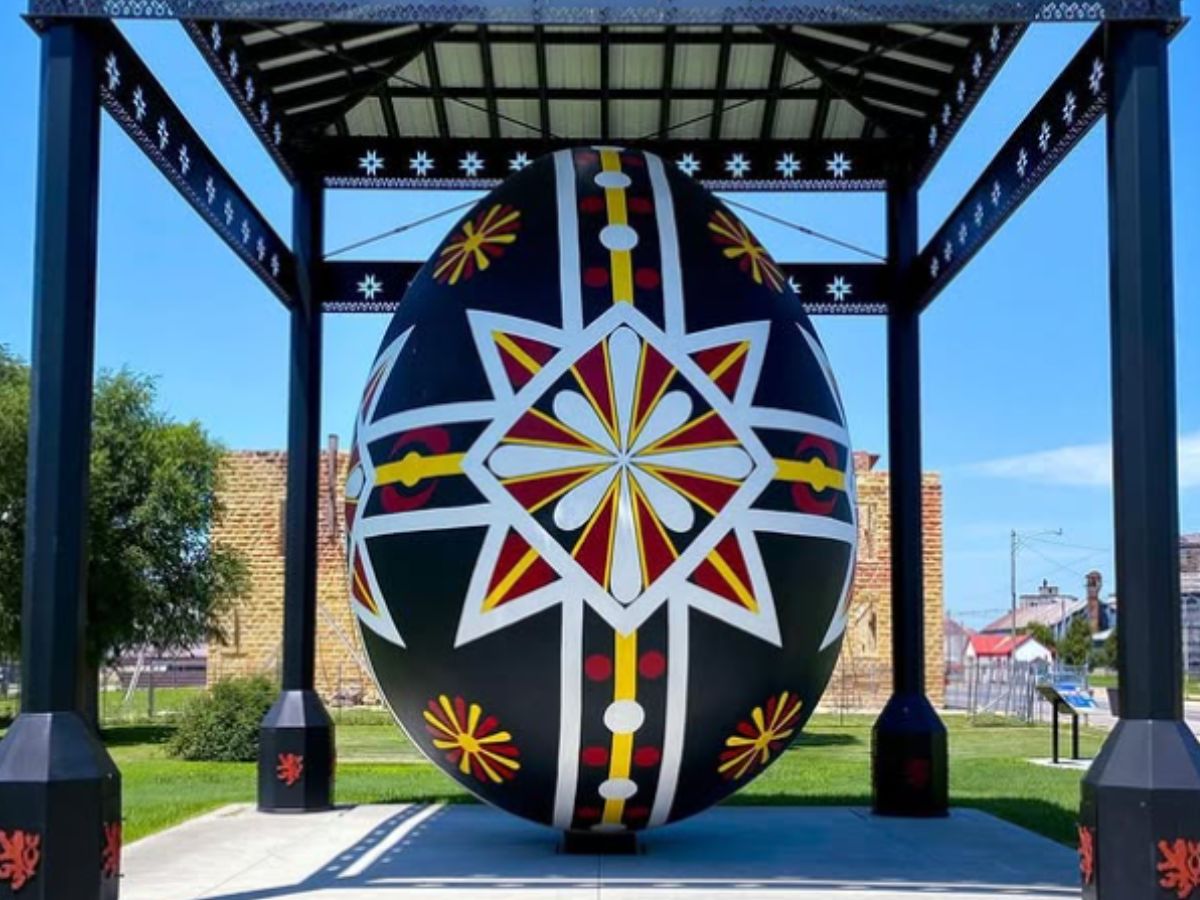 world's largest Czech egg, World's largest egg, दुनिया का सबसे बड़ा अंडा, Unique tourist attractions, अनोखे पर्यटक आकर्षण, Google Maps popular places, गूगल मैप लोकप्रिय स्थान, Kansas attractions, कांसस आकर्षण, weird news, bizarre news, shocking news, world, अजब गजब, अजीबोगरीब खबर, जरा हटके, Czech egg