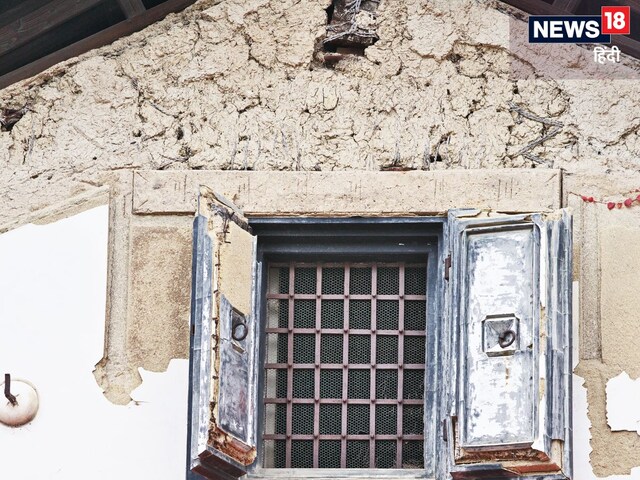 सुनसान गोदाम में गया था शख्स, तभी कोने में दिखा कुछ, पास से देखने पर उड़े होश