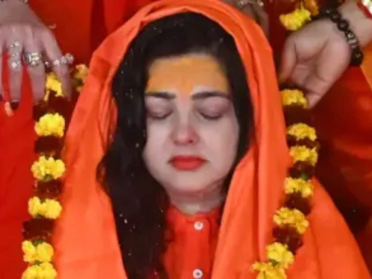 Mamta Kulkarni sadhvi-2025-02-44cd905b657f26a5895ab77f4d2c061c