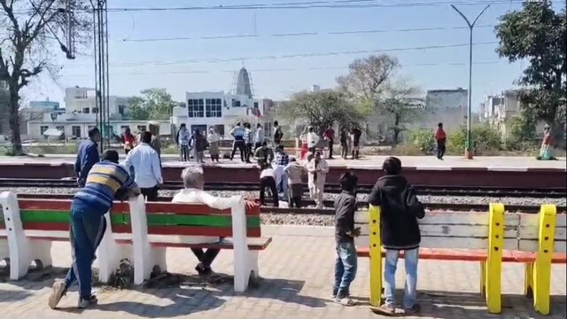 रेलवे ट्रैक पर मिली युवती की कटी हुई कलाई, लिखा था- 'मैं आ रही हूं आपके पास'