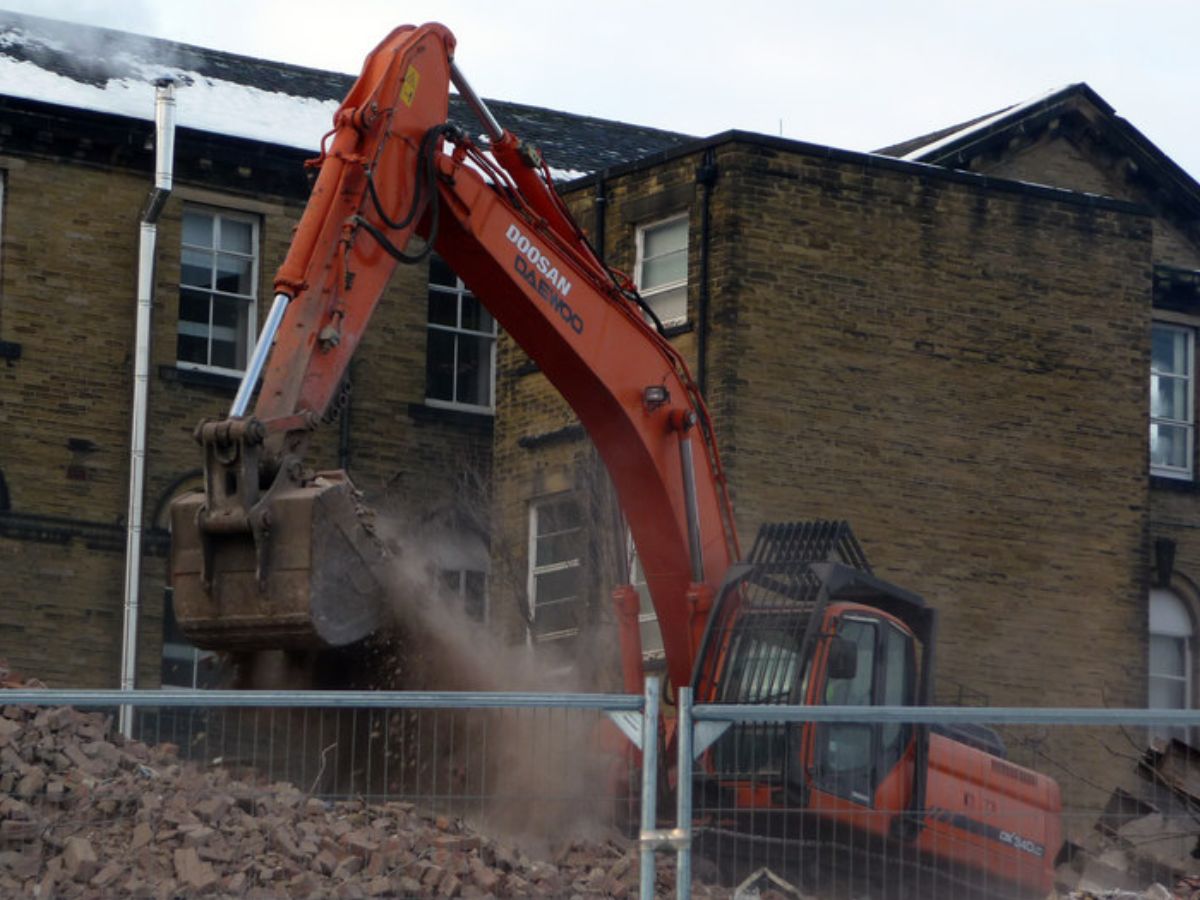 Haunted Buildings, भूतहा इमारतें, Abandoned Buildings, सुनसान इमारतें, Old Hospitals, पुराने अस्पताल, Historical Buildings, St Luke Hospita Bradford, West Yorkshir, UK, weird news, bizarre news, shocking news, world, अजब गजब, अजीबोगरीब खबर, जरा हटके, 