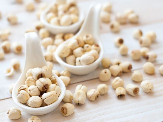 शिवरात्रि व्रत में बनायें मखाने के लड्डू, दिनभर नहीं होगा कमजोरी का एहसास