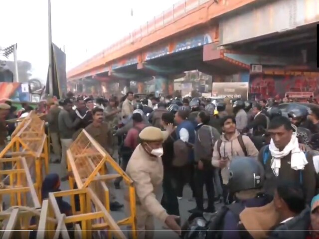 शिवरात्रि से पहले महाकुंभ में खचाखच भीड़, सड़कों पर रेंग रही गाड़ियां, लगा जाम