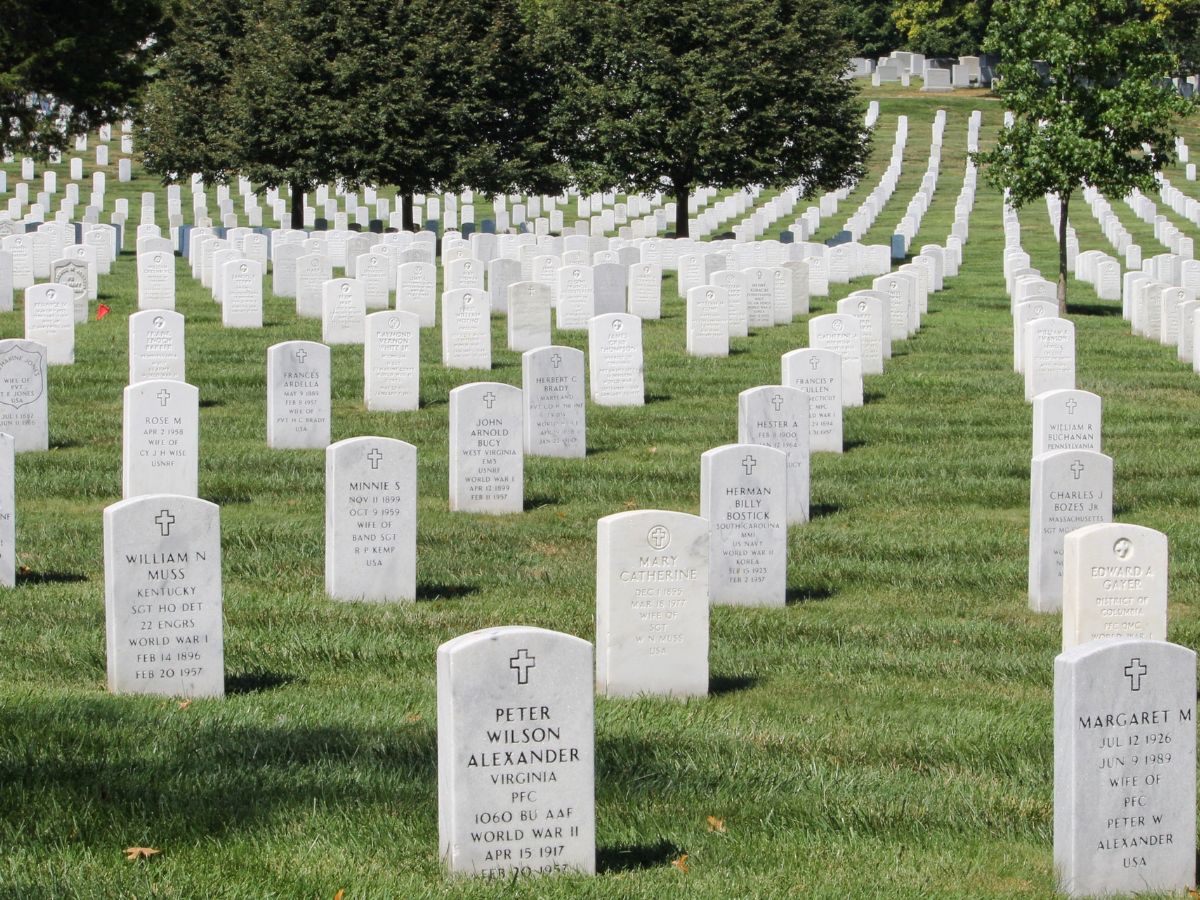 Cemetery, कब्रिस्तान, QR code, क्यूआर कोड, Munich, म्यूनिख, graves, कब्रें, weird news, bizarre news, shocking news, world, अजब गजब, अजीबोगरीब खबर, जरा हटके, 