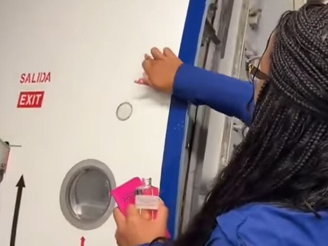 Viral Video: हवाई हादसों से घबराई स्टार, विमान में चढ़ते समय किया टोटका’!