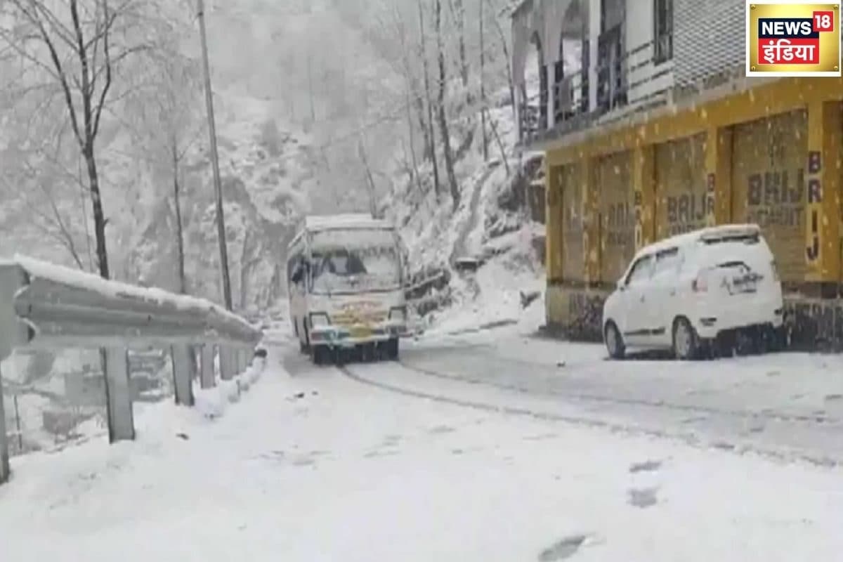 Jammu-Kashmir Snowfall: भीषण बर्फबारी ने बिगाड़ा धरती के स्‍वर्ग का हाल हर तरफ बिछी सफेद चादर