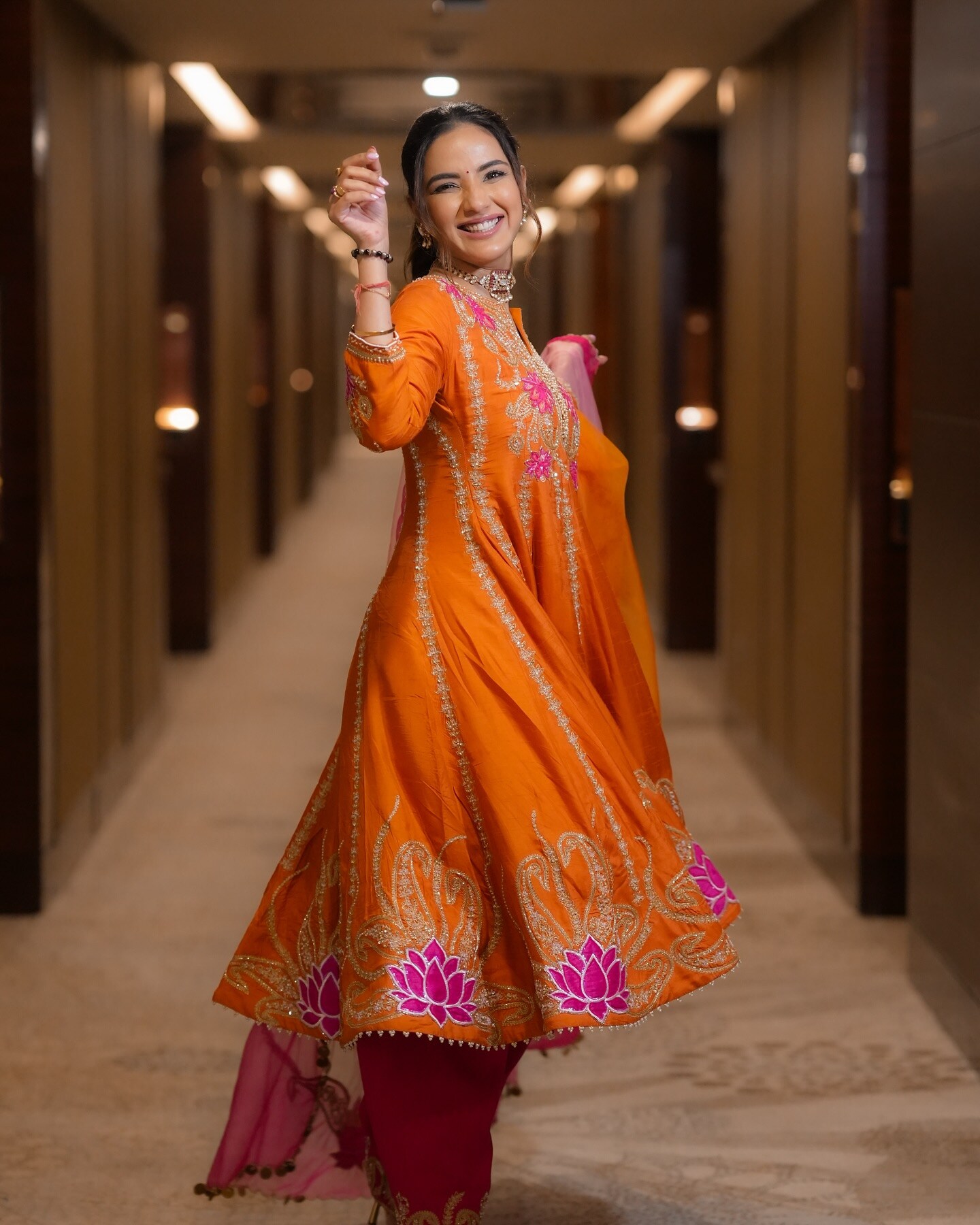 Insta@jasminbhasin2806