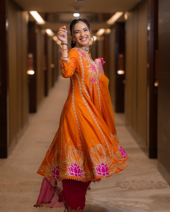 Insta@jasminbhasin2806