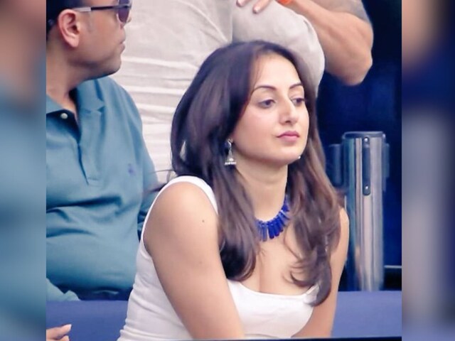 'बंटवारे का दुख हमें भी है', मिस्ट्री गर्ल लूट गई महफिल, नाम-पता ढूंढ रहे लोग!