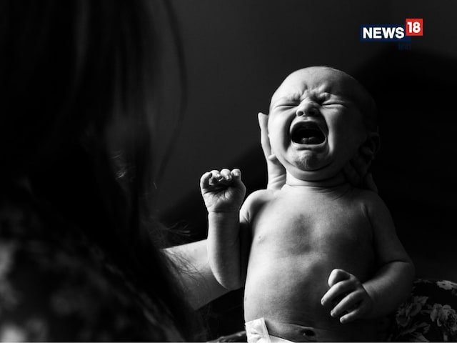 बिना पति के प्रेग्नेंट हुई महिला, जब पैदा हुआ बच्चा तो देखकर उड़े होश! बिना पति के प्रेग्नेंट हुई महिला, जब पैदा हुआ बच्चा तो देखकर उड़े होश!