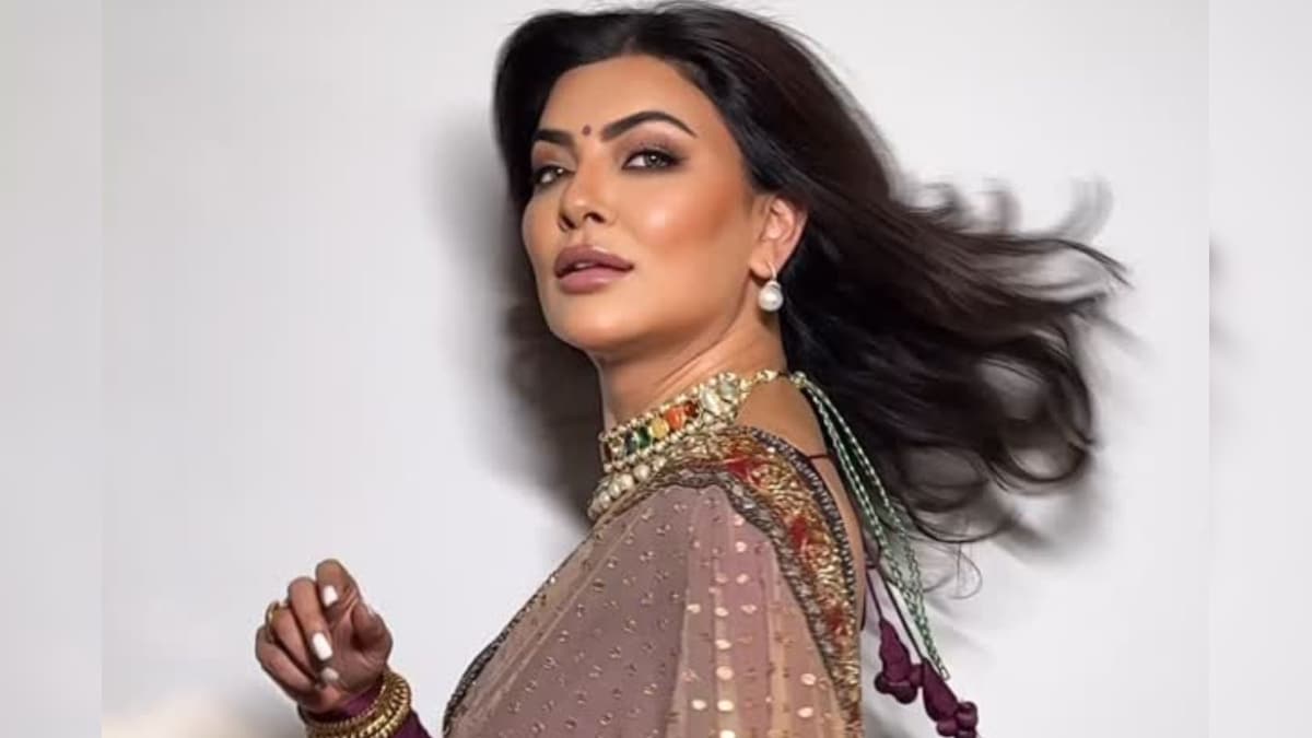 Pink cheeks, redness on lips and stars shining sari …, fans watching Sushmita-News-Patiala Hindi