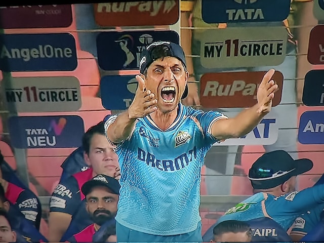 Ever abused Dhoni, now it lashed out on his own team, why Nehra raging? Ever abused Dhoni, now it lashed out on his own team, why Nehra raging?