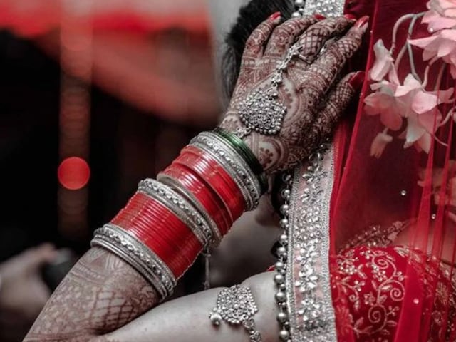 प्रेमी संग गुजारी रातें, फिर की शादी, सुहागरात से पहले पिता ने दुल्हन के साथ.. प्रेमी संग गुजारी रातें, फिर की शादी, सुहागरात से पहले पिता ने दुल्हन के साथ..