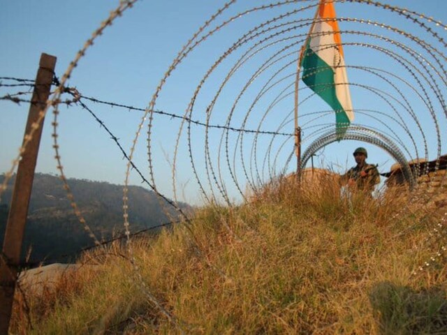 होली के रंग में सराबोर था देश, पाक बॉर्डर पर पक रही थी साजिश, BSF के जवानों..