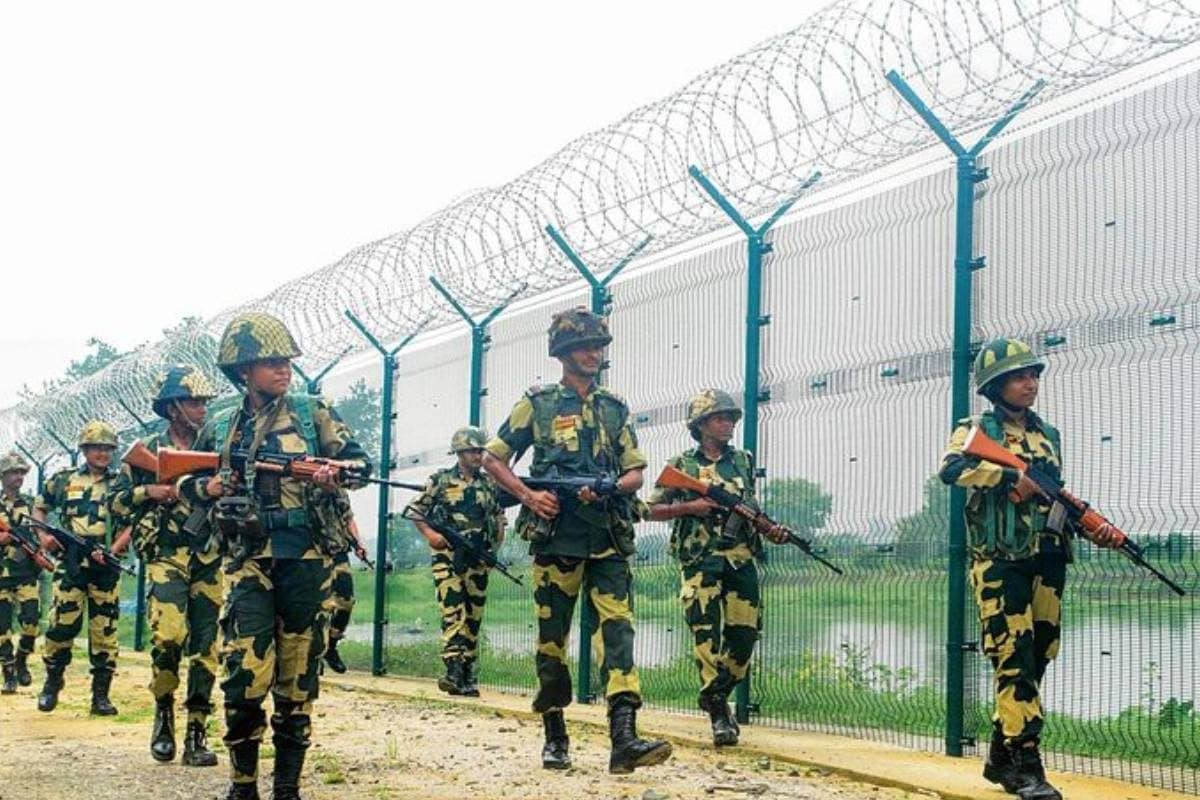 BGB की बॉर्डर पर फिर हिमाकत BSF लगवा रहा था तारें तभी पहुंचे BGB जवाब फिर