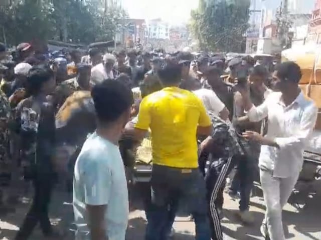 मुठभेड़ में घायल छोटू मिश्रा की मौत के बाद आरा में बवाल, परिजनों का फूटा गुस्सा मुठभेड़ में घायल छोटू मिश्रा की मौत के बाद आरा में बवाल, परिजनों का फूटा गुस्सा