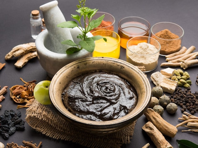 5000 साल पुरानी औषधि है यह चीज ! सैकड़ों बीमारियों से बचाने में रामबाण, शरीर में आएगी नई जान 5000 साल पुरानी औषधि है यह चीज ! सैकड़ों बीमारियों से बचाने में रामबाण, शरीर में आएगी नई जान