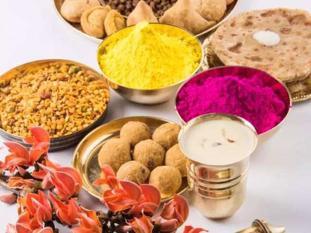 होली पर चाहते हैं खास पकवान, तो अभी से शुरू कर दें तैयारी, जान लें लिस्ट