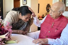 27 साल पुराना ख्वाब पूरा करने के बाद BJP के 'पितामह' से ऐसे मिलीं रेखा गुप्ता