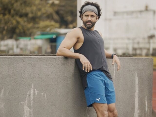 After surgery, Farhan Akhtar gave health update, showed his condition in the photo