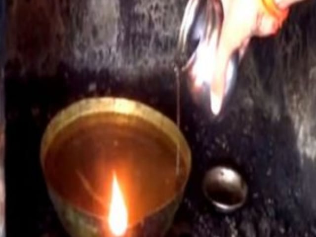 मां भवानी का अनोखा मंदिर, घी या तेल से नहीं बल्कि पानी से जलती है ज्योत! मां भवानी का अनोखा मंदिर, घी या तेल से नहीं बल्कि पानी से जलती है ज्योत!
