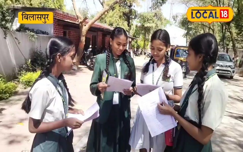 10 वीं बोर्ड में अंग्रेजी का पेपर आसान या कठिन? छात्रों ने साझा किए अनुभव
