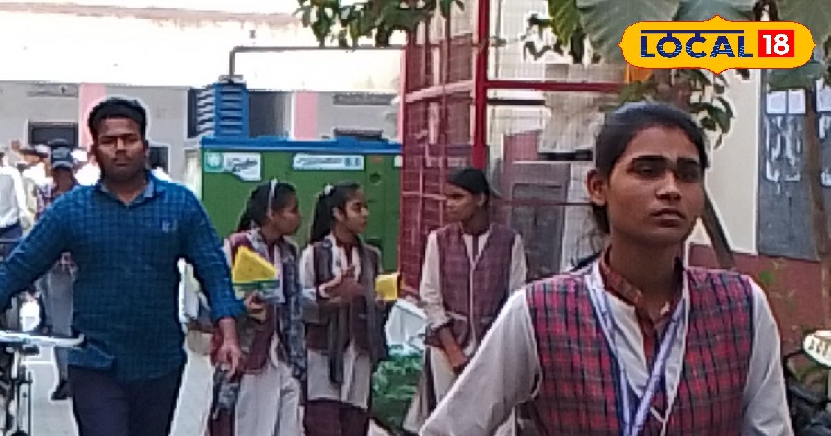 बांड और केमिकल लोचा में उलझे स्टूडेंट… सुनिए, केमिस्ट्री का पेपर देने के बाद