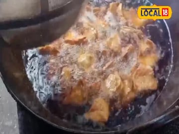 चित्रकूट के शुक्ला मिष्ठान भंडार के मशहूर समोसे, हर दिन बिकते हैं सैकड़ों…. चित्रकूट के शुक्ला मिष्ठान भंडार के मशहूर समोसे, हर दिन बिकते हैं सैकड़ों….