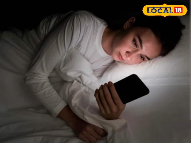 रात को आप भी चलाते हैं मोबाइल, तो हो जाएं सावधान, बीमारी के हो सकते हैं शिकार