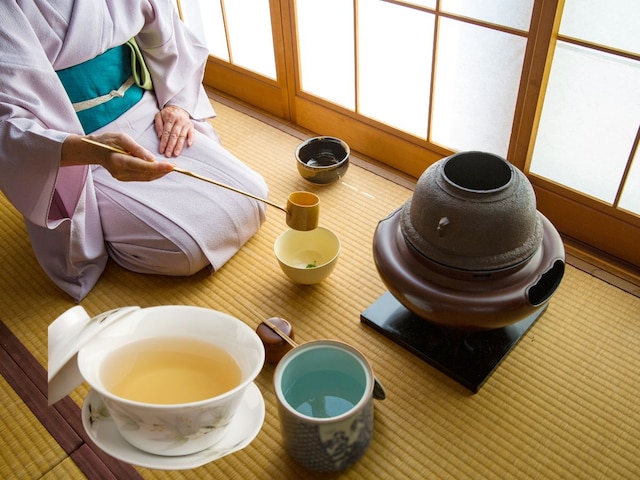 Japanese-Tea-Benefits-2025-03-5081bc19086ddf82415d7d347b15167b.jpg?impolicy=website&width=640&height=480