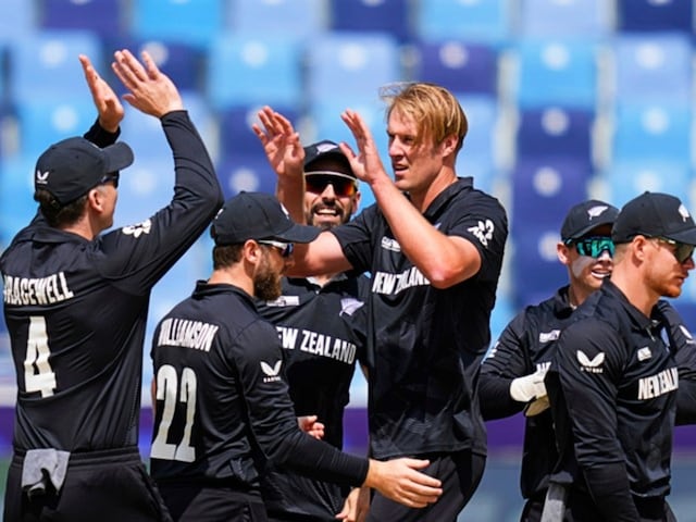 Pak vs NZ T20i: 1 रन पर गिरे 3 विकेट, 100 रन नहीं बना पाया पाकिस्तान Pak vs NZ T20i: 1 रन पर गिरे 3 विकेट, 100 रन नहीं बना पाया पाकिस्तान