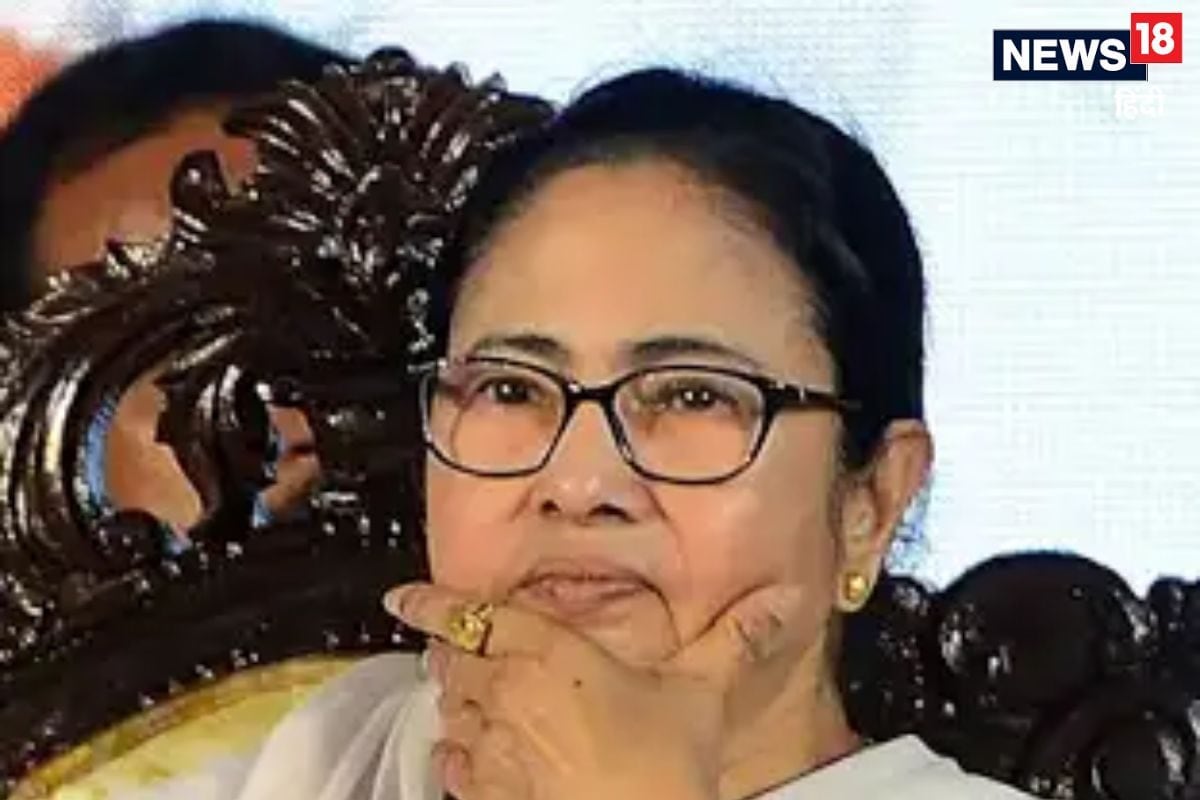 भूत की तलाश में TMC ढोल बजाकर लोगों को किया आगाह नेता घर-घर जा ले रहे तलाशी