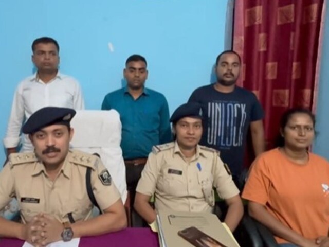 इंस्टाग्राम, फेसबुक, 'एक्स' पर अपनी ही गांव की लड़कियों के साथ करती थी 'कांड' इंस्टाग्राम, फेसबुक, 'एक्स' पर अपनी ही गांव की लड़कियों के साथ करती थी 'कांड'