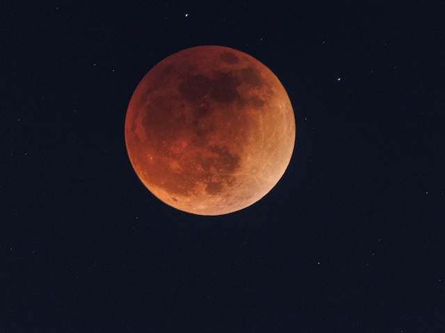 Today, lunar eclipse is going to be held, will you be able to see 'bloody moon' in India too? Learn Today, lunar eclipse is going to be held, will you be able to see 'bloody moon' in India too? Learn