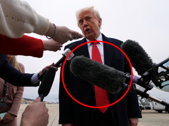 You must have never seen such a form of Trump, the mike collided with the mouth, the eyes were red You must have never seen such a form of Trump, the mike collided with the mouth, the eyes were red