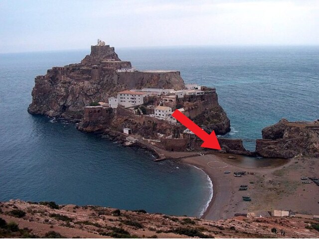 Penon-de-Velez-de-la-Gomera-World-Smallest-Border-Spain-Moracco-Border-2025-03-64792960a8d291c239eb2e4a301ebe59 World's smallest boundary of 85 meters between Spain-Morocco