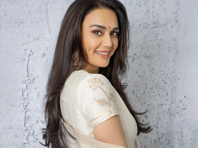 Preity Zinta Teka Matha in the Golden Temple, said - 'Baba Ji called ...' Preity Zinta Teka Matha in the Golden Temple, said - 'Baba Ji called ...'