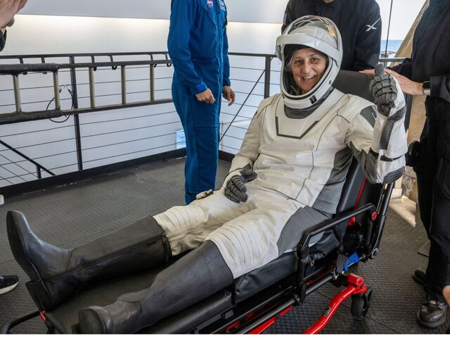 Sunita Williams Returns LIVE Updates: धरती पर लौट आईं सुनीता विलियम्स, अब  आगे का प्लान क्या? NASA ने बताया - News18 हिंदी