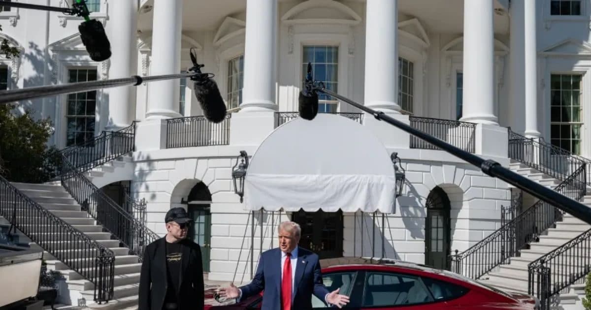 On seeing this car of Tesla, Trump became fan, immediately signed a check of 70 lakhs