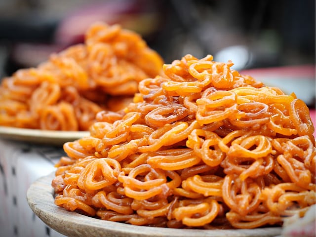 होली पर कुरकुरी जलेबी बनाने के लिए अपनाइएं ये तरीके