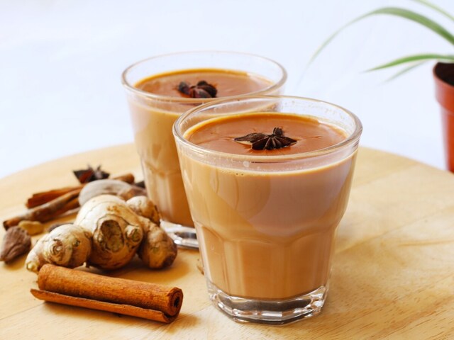 परफेक्ट चाय बनाने के लिए पहले दूध डालें या पानी?