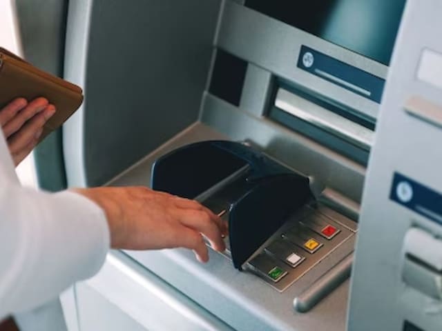 क्या आपको ATM से कैश निकालने में दिक्कत आई? यह कंपनी दिवालिया हुई तो...