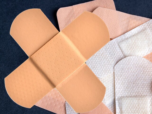 bandage-medicine-2025-03-cdbcd9abfde025831d52d5bd683aa202.jpg?impolicy=website&width=640&height=480