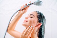 कहीं आप तो नहीं डालते नहाते समय सबसे पहले सिर पर पानी, सावधान रहें