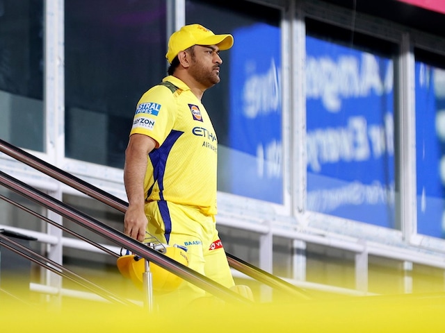 Dhoni's knee weak, cannot do batting for 10 overs, truth came out after defeat Dhoni's knee weak, cannot do batting for 10 overs, truth came out after defeat