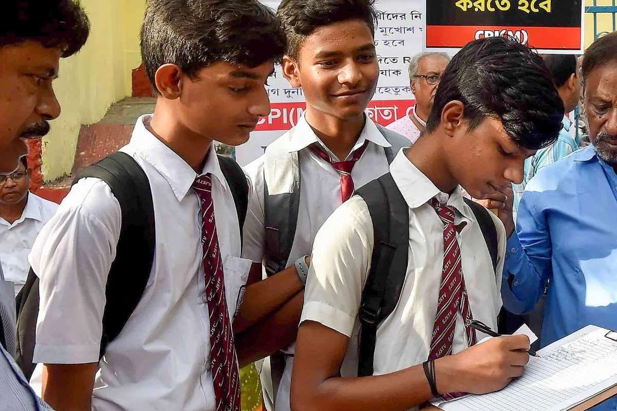 CBSE का बड़ा फैसला: होली के बीच ही होगा 12वीं हिंदी का एग्जाम चूक गए तो